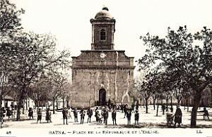 1676- Batna - Place de la Republique et l'Eglise
